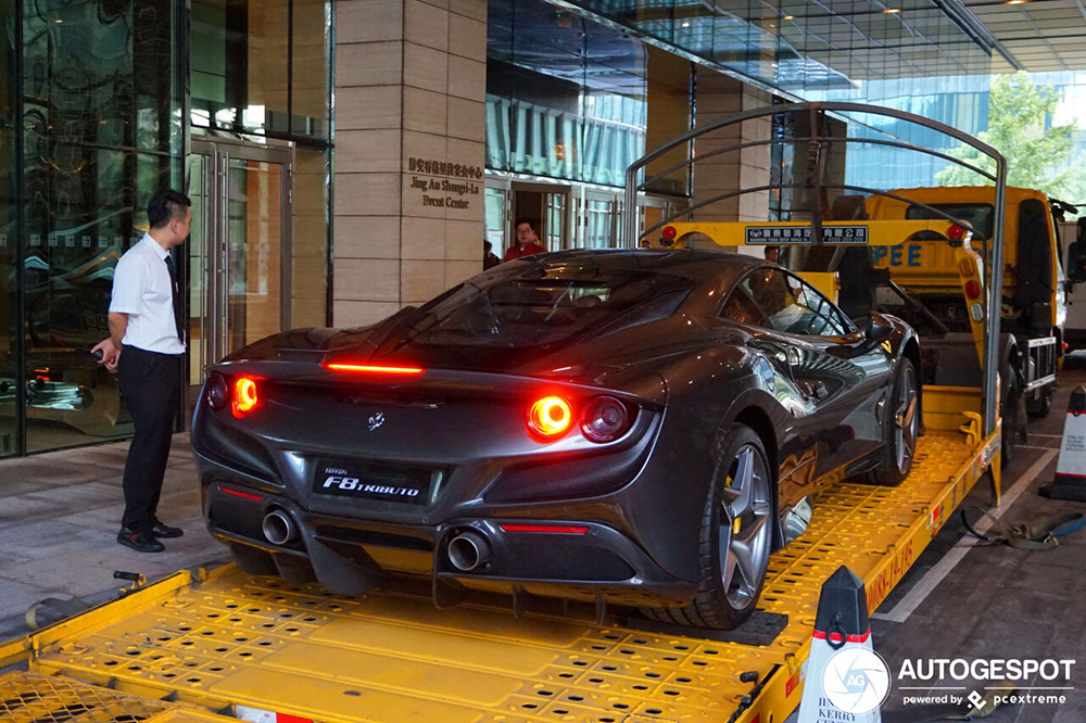 Ferrari F8 Tributo duikt op in Shanghai