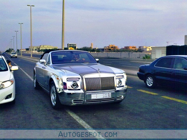 Strange sighting: chromen Rolls-Royce Phantom Drophead Coupé