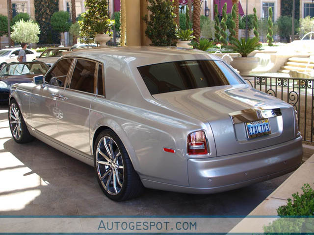 Nicolas Cage koopt negen Rolls-Royce Phantoms