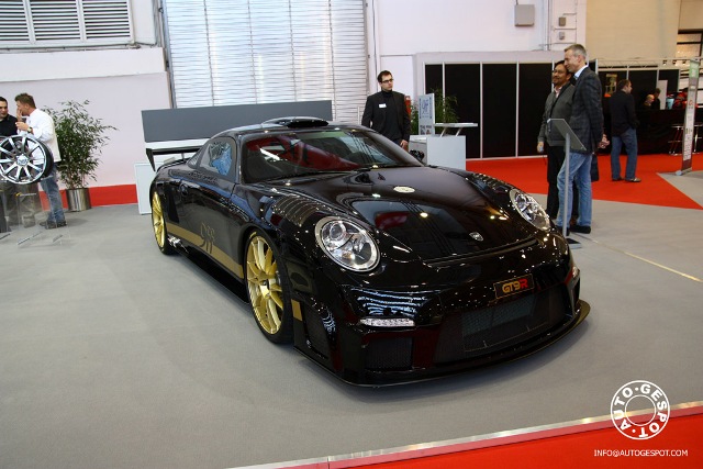 9ff GT9R nu ook verkrijgbaar in het zwart met gouden striping