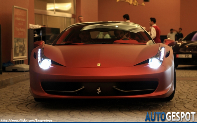 Gespot: matrode Ferrari 458 Italia in Dubai