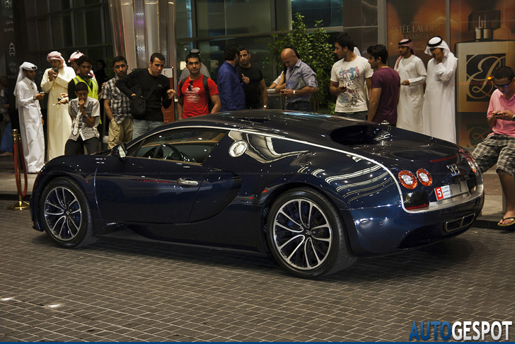 Topspot: Bugatti Veyron 16.4 Super Sport met erg prijzig kenteken! 