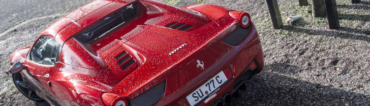 Une Ferrari 458 Spider en 'Rosso Fuoco'