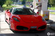 Une Ferrari F430 avec des détails particuliers