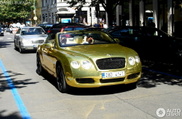 Prague at its best: Gold chrome Bentley in combo!