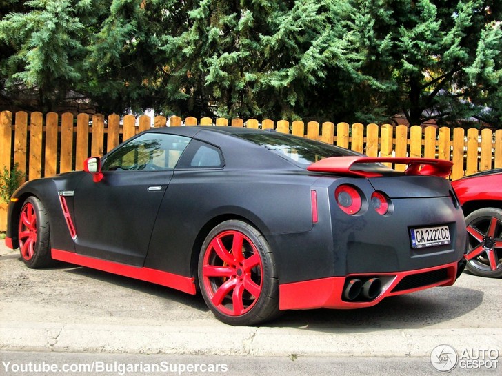 Lekker pittig: Nissan GT-R met rode details