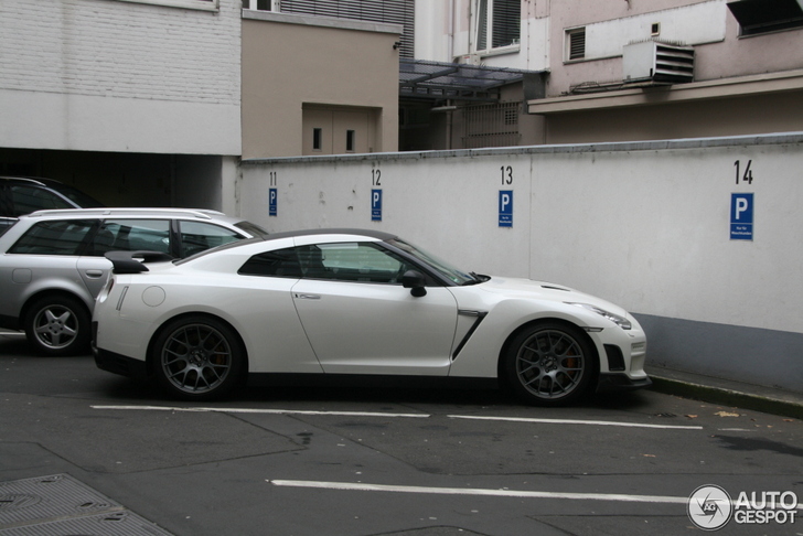 Gespot: Nissan GT-R met Tommy Kaira-invloeden
