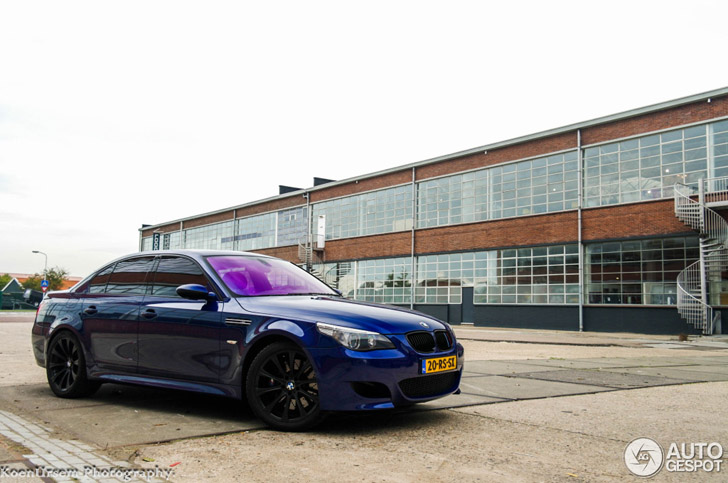 Spot van de dag: diepblauwe BMW M5 E60