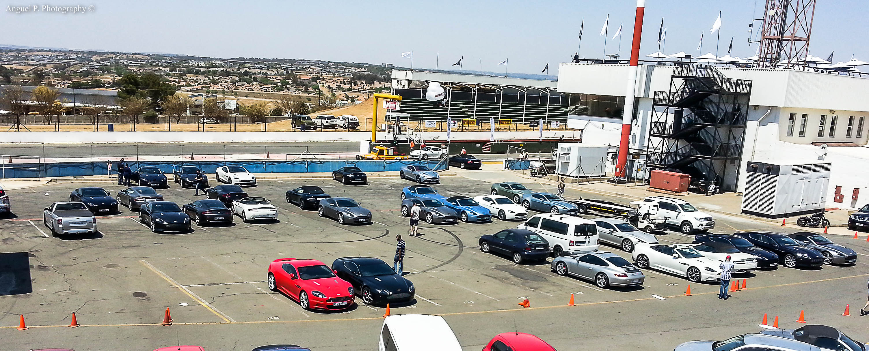 Kyalami Circuit loopt vol met sportwagens