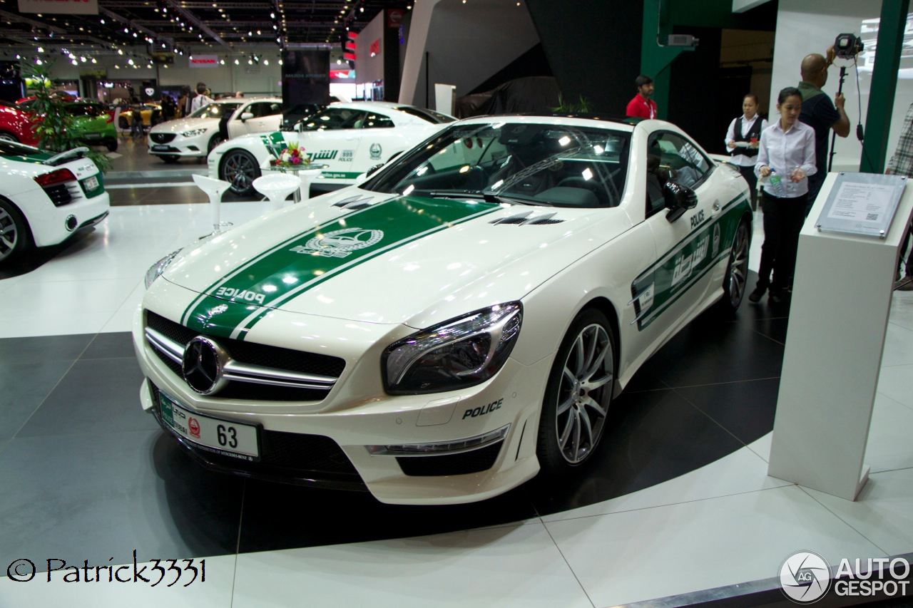 Dubai Motor Show 2013: het politiekorps van Dubai 