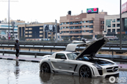 Mercedes-Benz FAB Design SLS AMG Gullstream krijgt zwemles