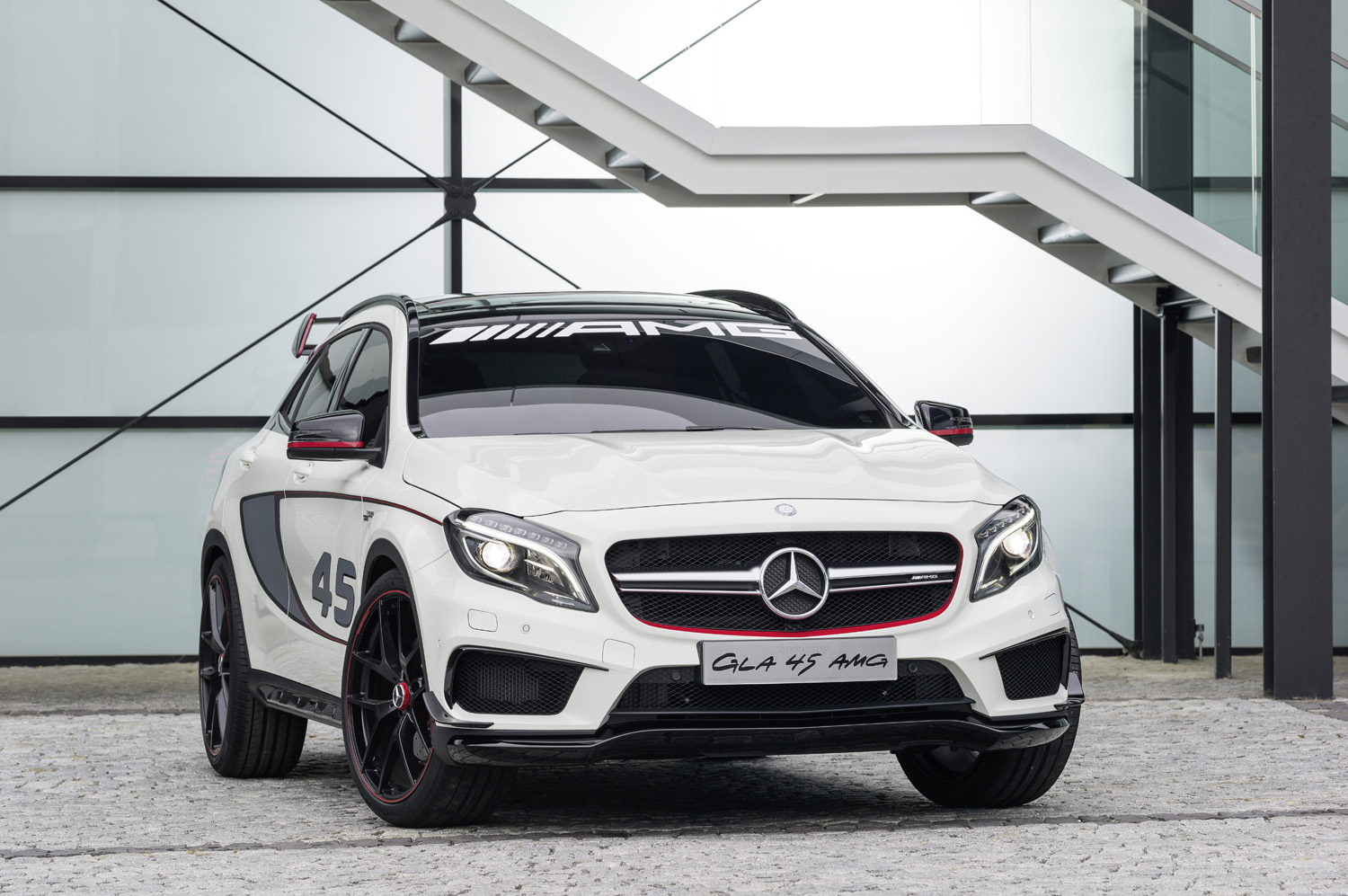 Mercedes-Benz showt GLA 45 AMG concept in Los Angeles