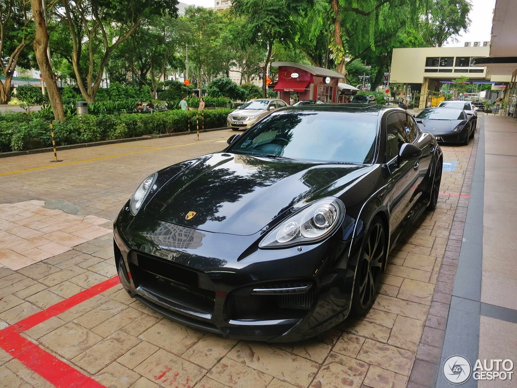 TechArt Grand GT is sinister zwart in kleurrijk Singapore