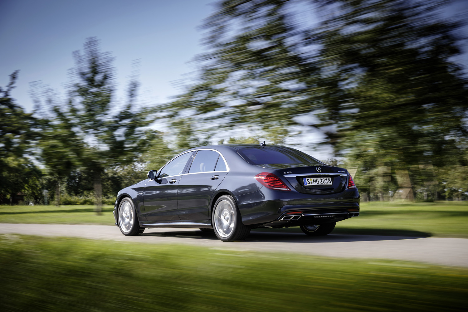 Mercedes-Benz' snelste slagschip is officieel!