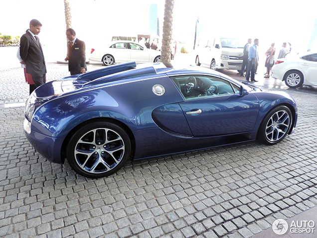 In Dubai staat een fraaie Bugatti Veyron 16.4 Grand Sport Vitesse