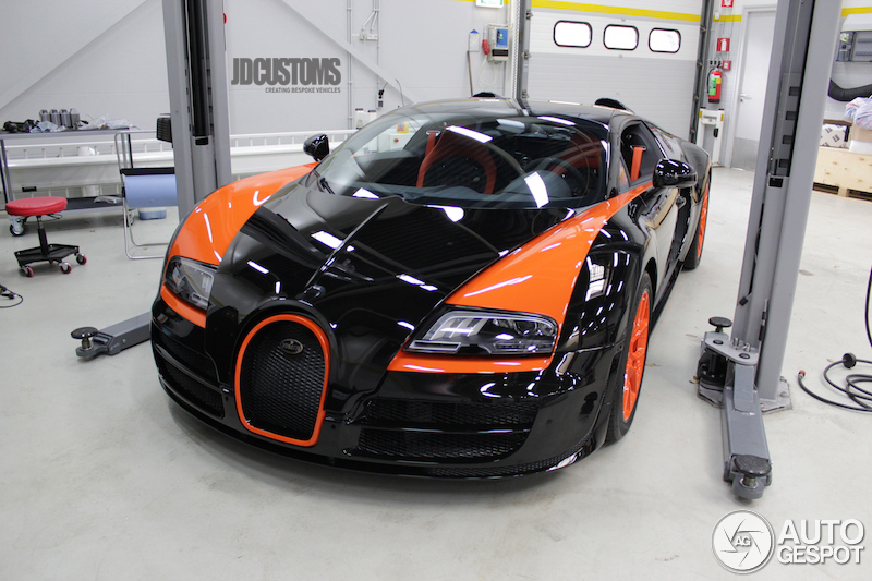 Bugatti Veyron 16.4 WRC Edition ingepakt en naar Zwitserland gestuurd