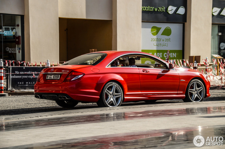 Rode Mercedes-Benz CL 63 AMG is een zeldzaamheidje