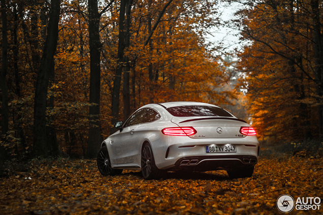 Eerste Mercedes-AMG C 63 S Coupé fraai vastgelegd