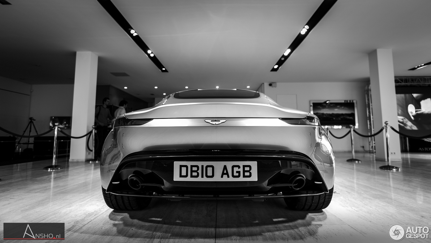 Aston Martin DB10 schittert in Hilversum