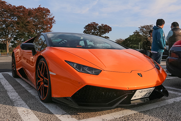 Touring Lamborghini in Tokyo brengt mooie club samen