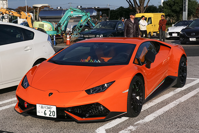 Touring Lamborghini in Tokyo brengt mooie club samen