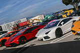 Touring Lamborghini in Tokyo brengt mooie club samen