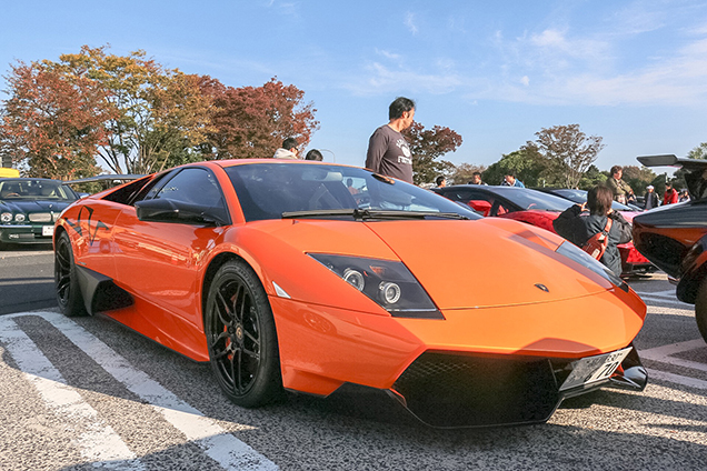 Touring Lamborghini in Tokyo brengt mooie club samen