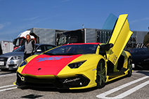 Touring Lamborghini in Tokyo brengt mooie club samen