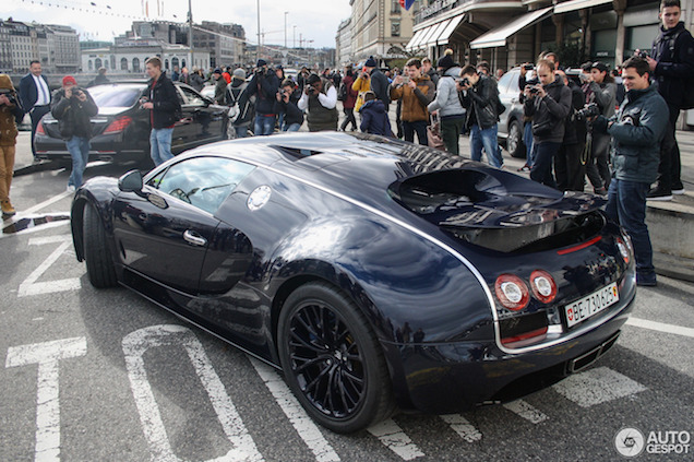 Topspot: Bugatti Veyron Super Sport in blauw carbon