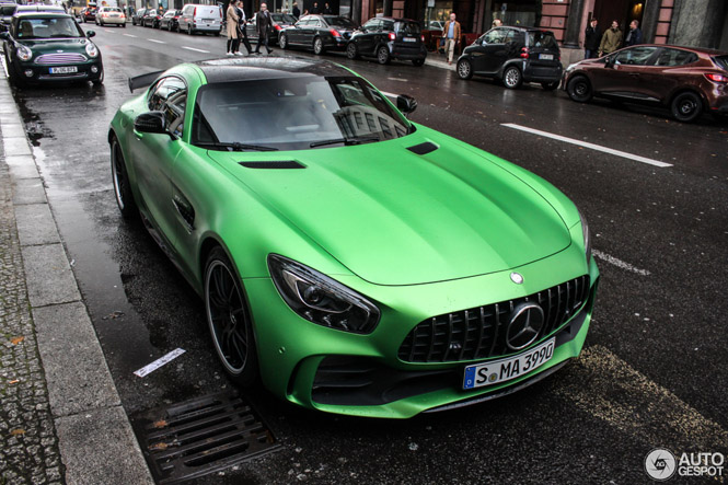 Mercedes-AMG GT R terroriseert de straten van Berlijn