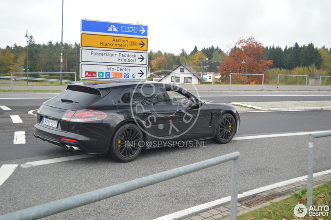 Porsche Panamera Sport Turismo heeft een dubbele spoiler