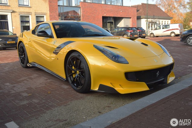 Spot van de dag: knalgele Ferrari F12tdf