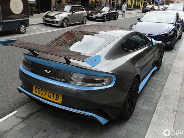 Gespot: apart samengestelde Aston Martin Vantage GT8 in Londen