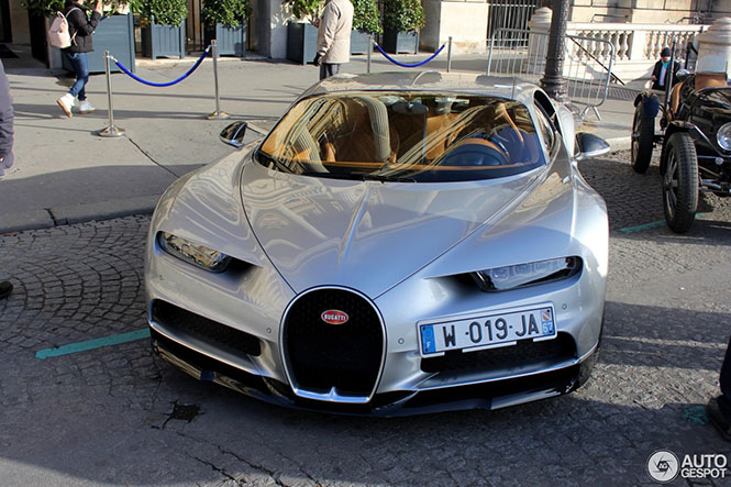 Zelfs Parijs staat nog even stil bij Bugatti Chiron