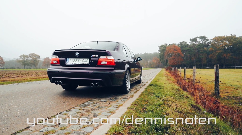 Geniet mee van deze Mora Metallic E39 M5 z'n sound