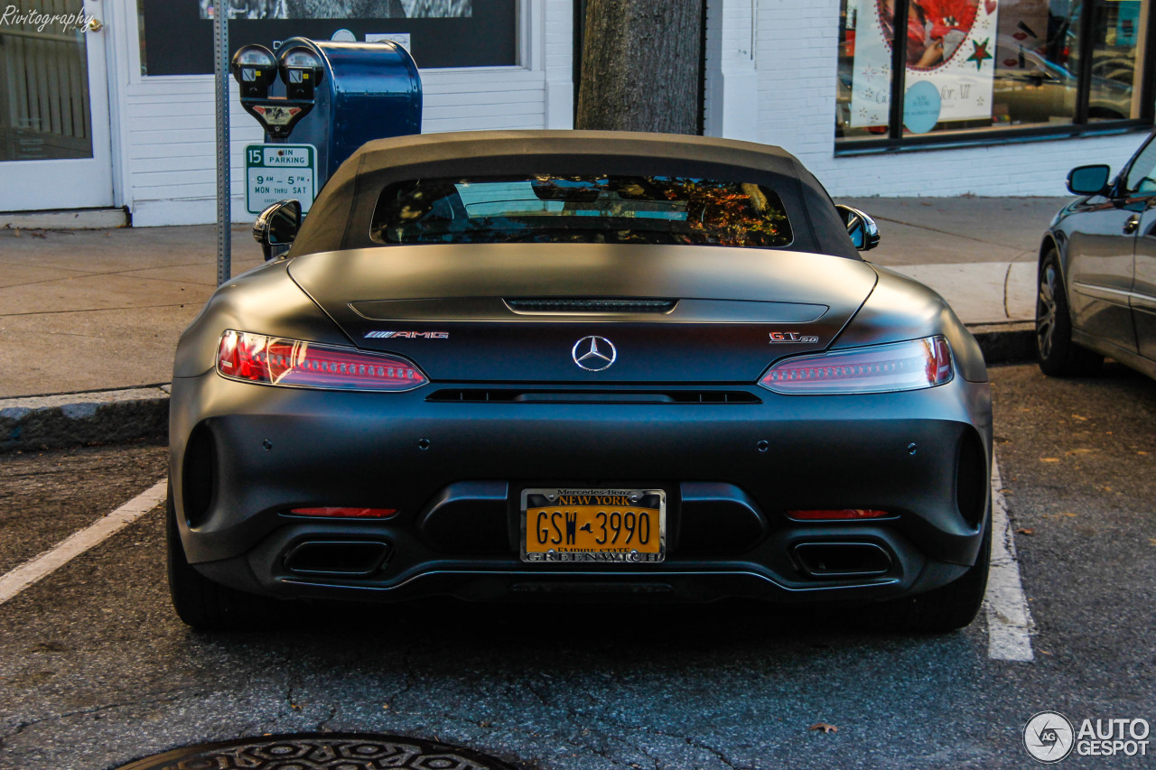 Gitzwarte Mercedes-AMG GT C doet het lekker op het netvlies