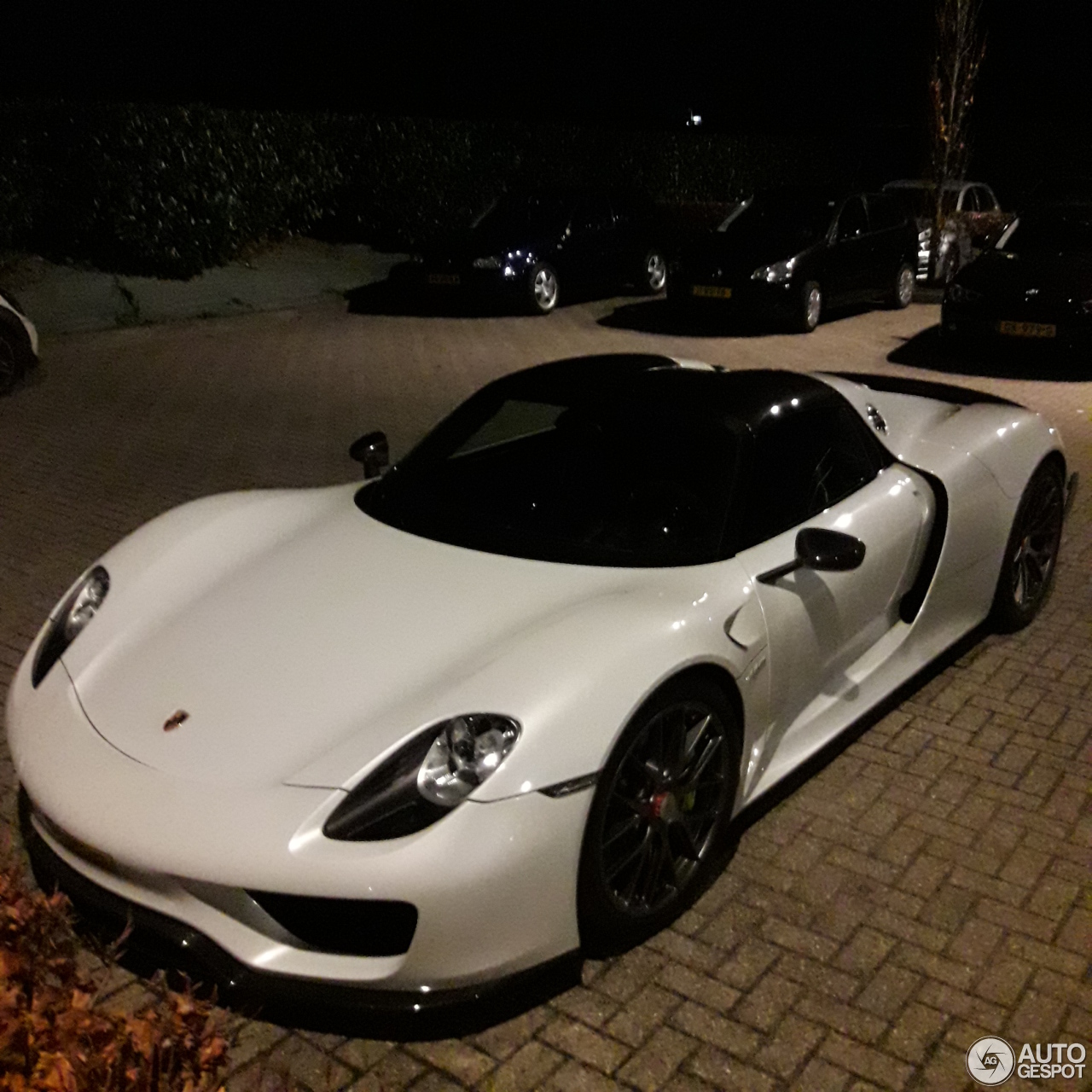 Spot van de dag: witte Porsche 918 Spyder