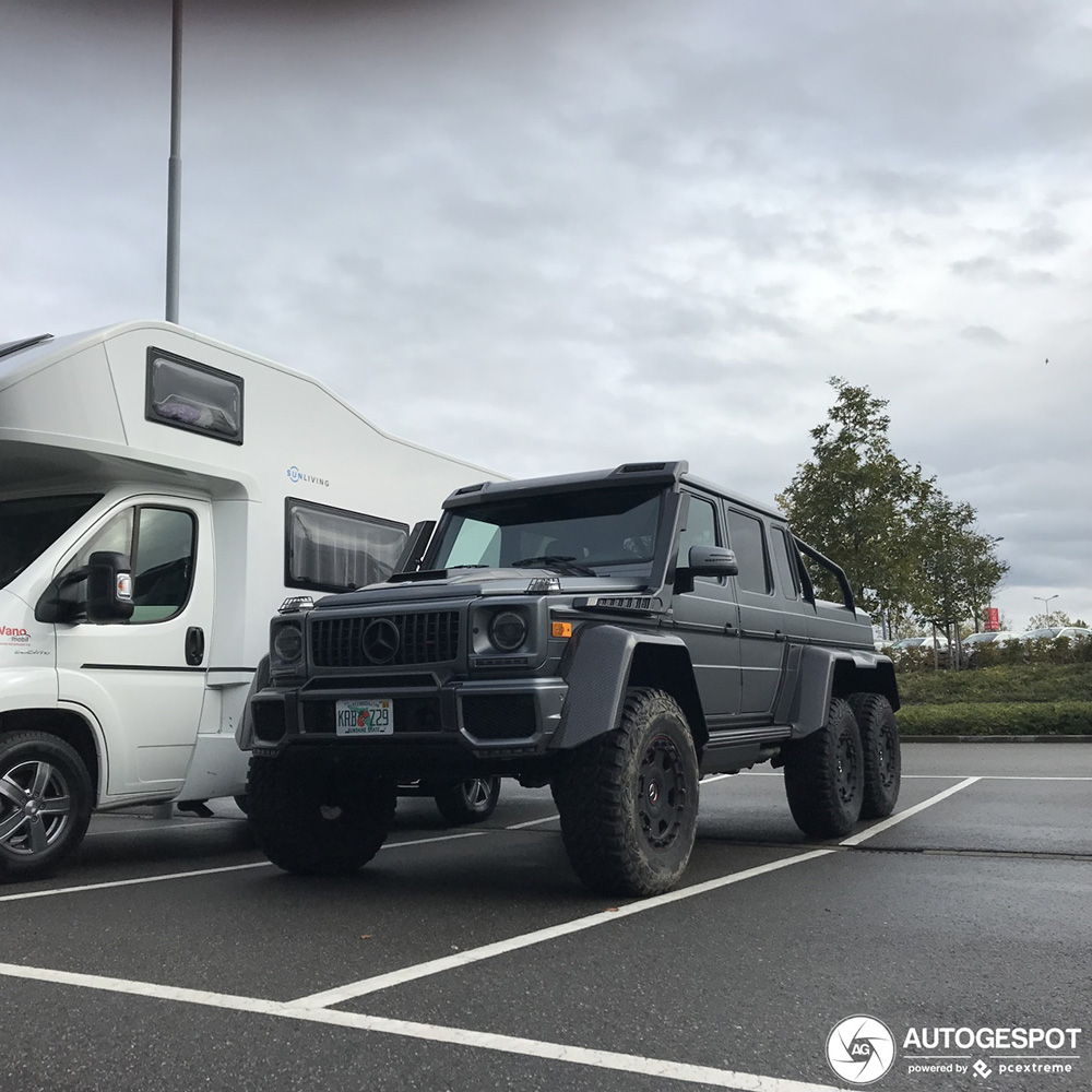 Mercedes-Benz G 63 AMG 6x6 voelt zich thuis tussen de campers