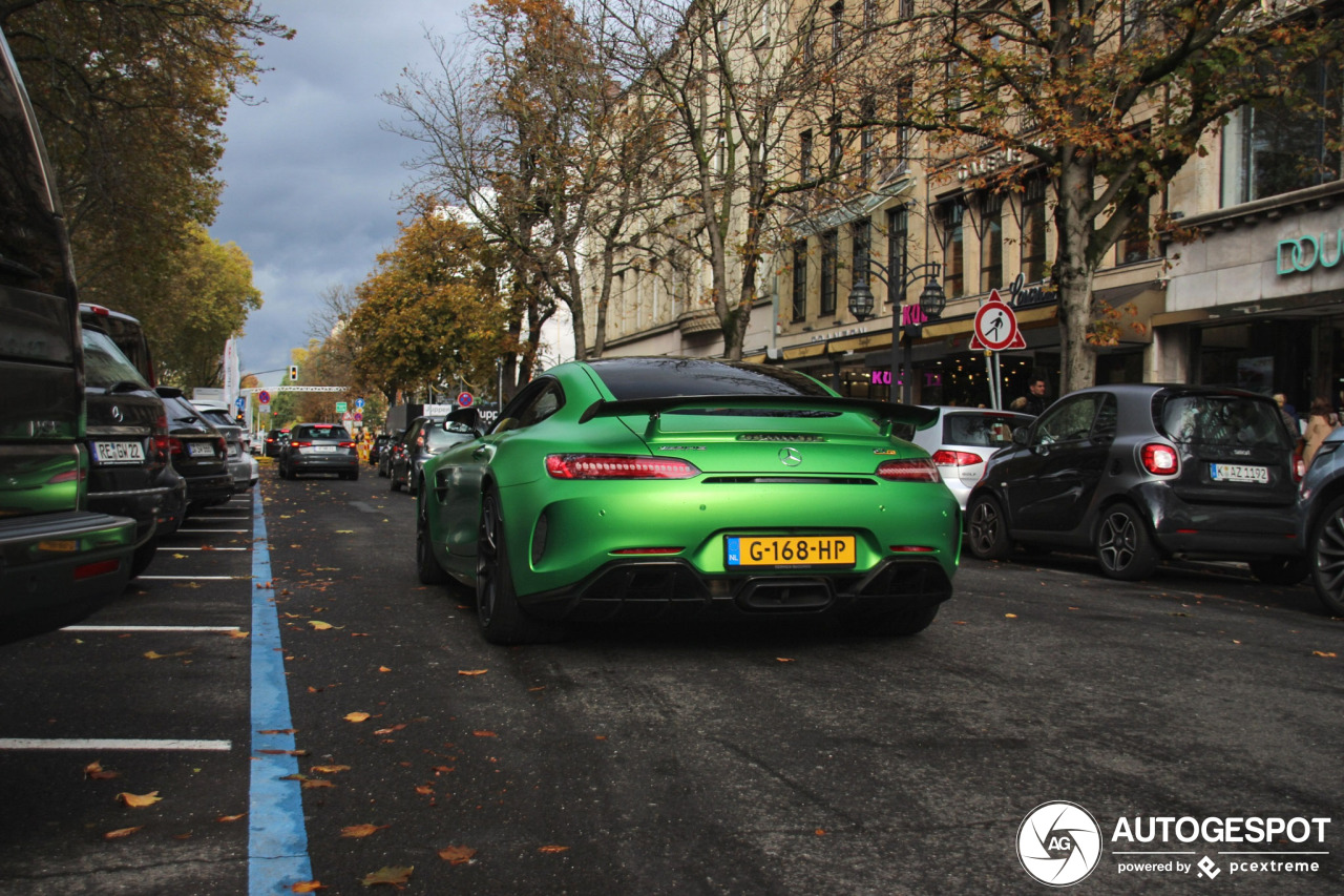 Nederlandse Mercedes-AMG GT R bezoekt de Königsallee