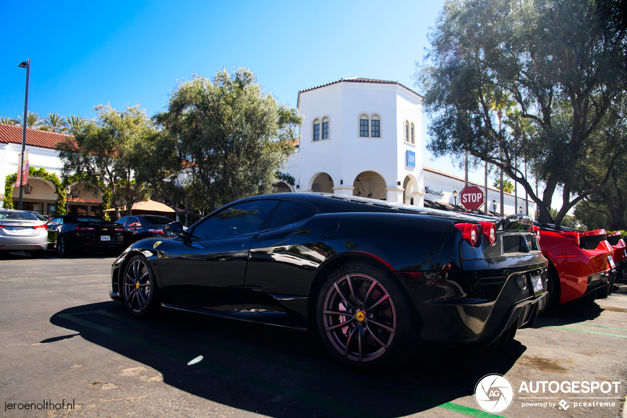 Heerlijke Ferrari combo fleurt Newport Beach op