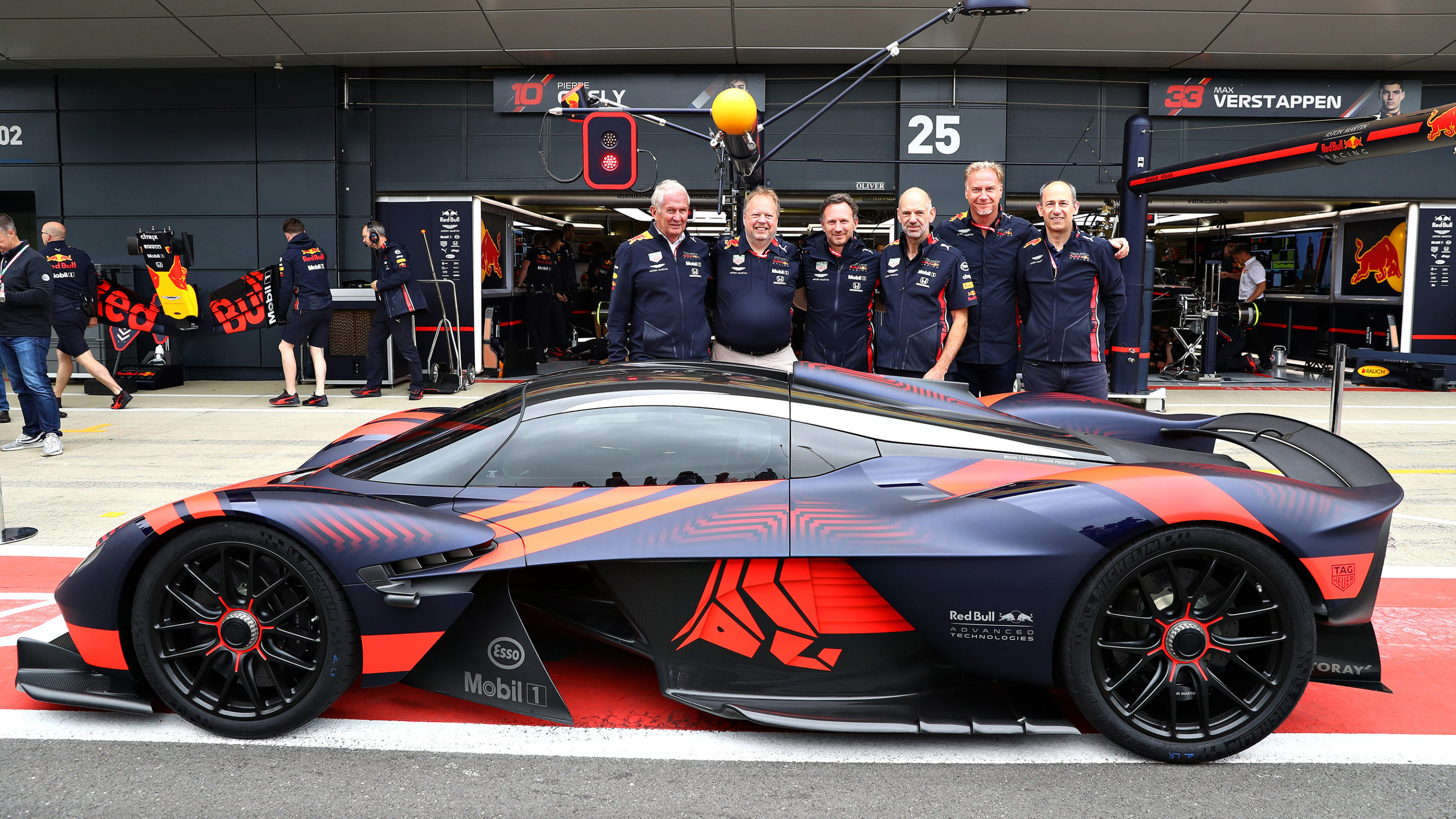 De V12 in de Aston Martin Valkyrie klinkt furieus!