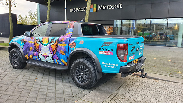 Spot deze vette Ford Raptor #ForzaHorizon5 en win een unieke controller