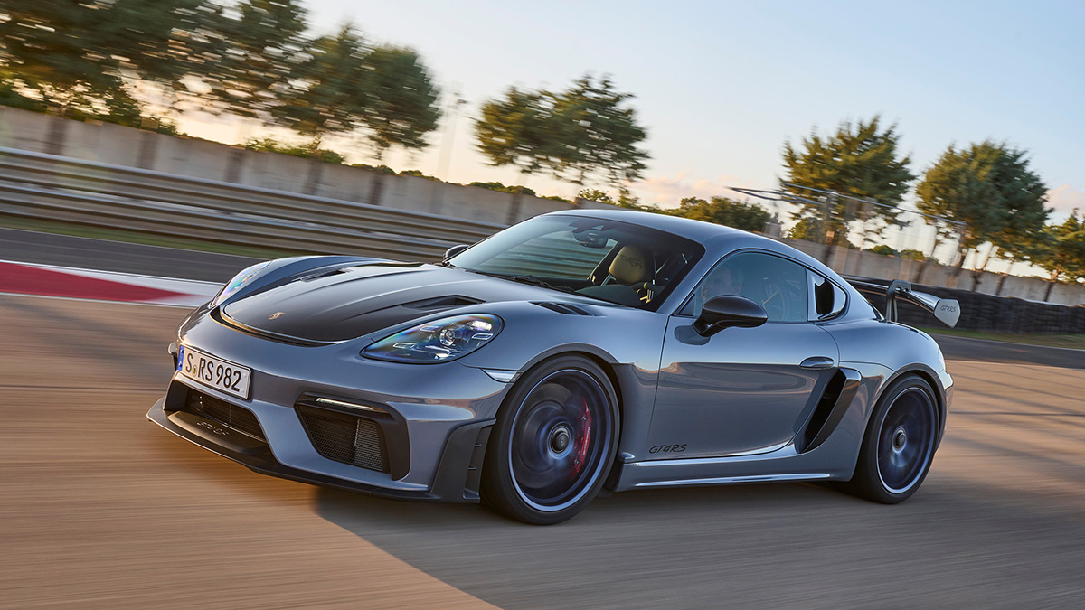 We welcome the Porsche 718 Cayman GT4 RS