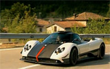 Top Gear presentator Richard Hammond rijdt de Pagani Zonda Cinque