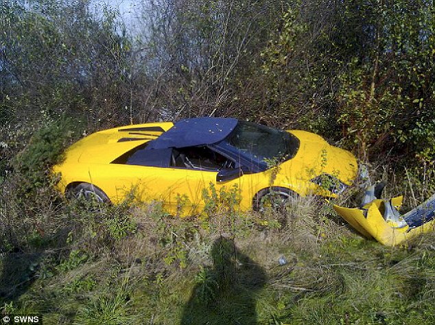 Bruidegom krijgt ongeluk met gehuurde Lamborghini