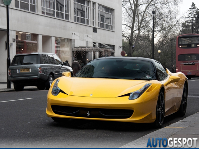 Gespot: Ferrari 458 Italia in Londen