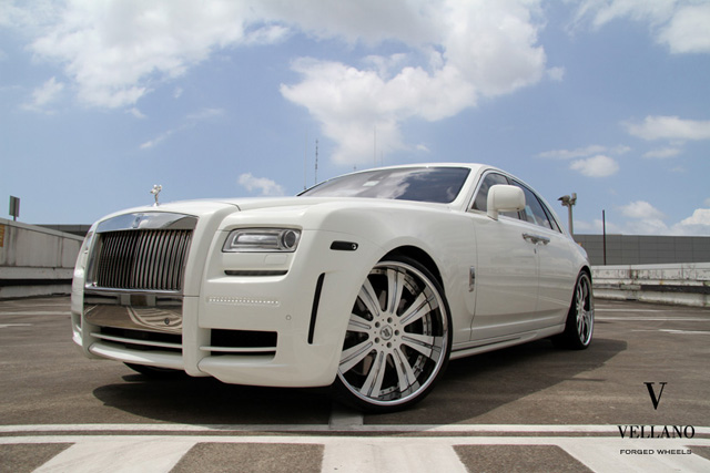 Goede mix: Rolls-Royce Mansory Ghost met Vellano velgen