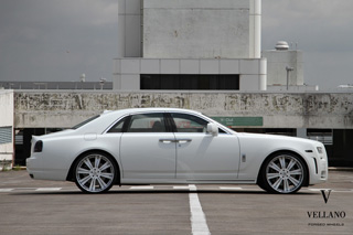 Goede mix: Rolls-Royce Mansory Ghost met Vellano velgen