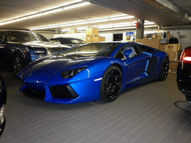 Lekker! Blue Nethus op de Lamborghini Aventador LP700-4