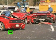 Supercar crash in Japan, acht Ferrari's aan gruzelementen